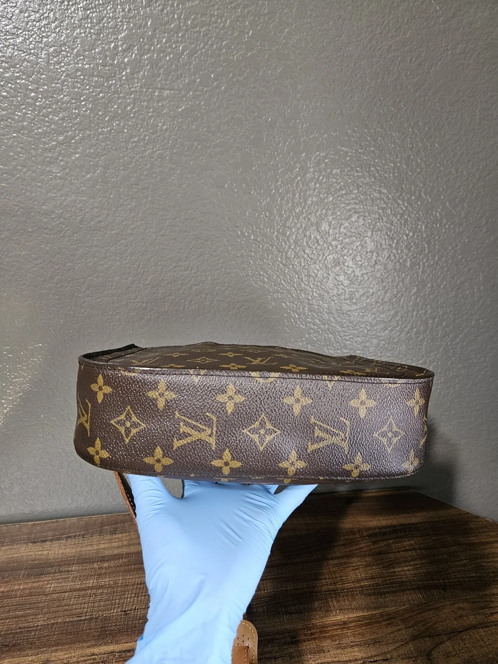Authentic Louis Vuitton Vintage Saint Cloud GM Monogram Canvas Crossbody - Picture 16 of 16